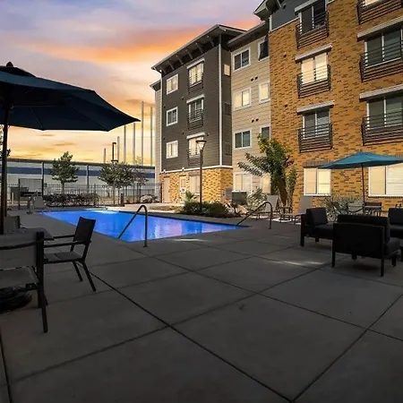 Spectacular 1Bedroom Apt At The Rim